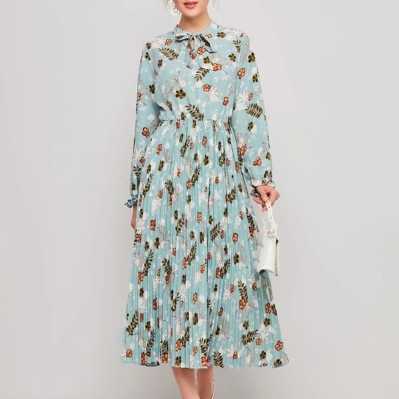 SHEIN Dresses & Skirts - Floral Mint Maxi Dress